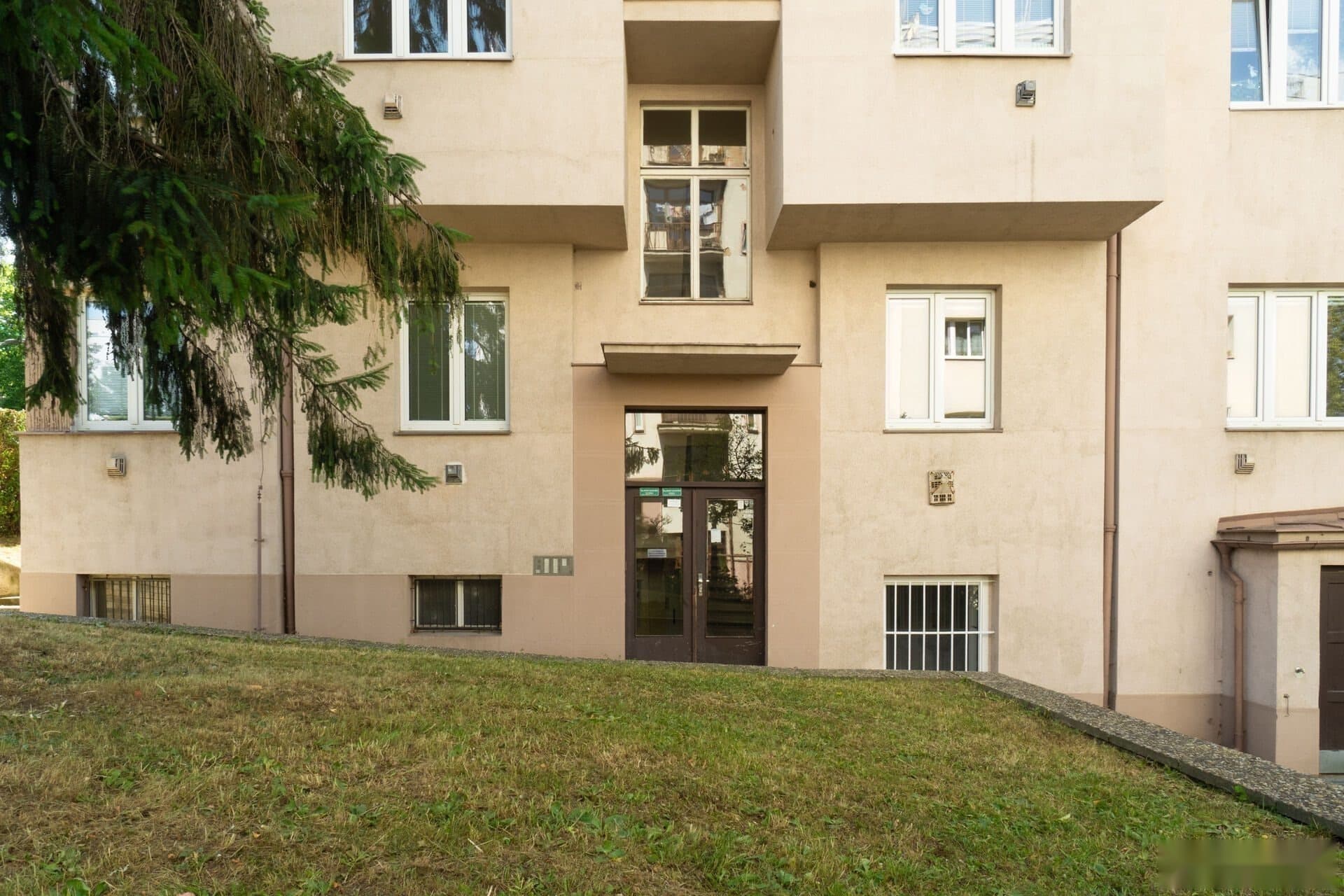 Nad Kajetánkou 12